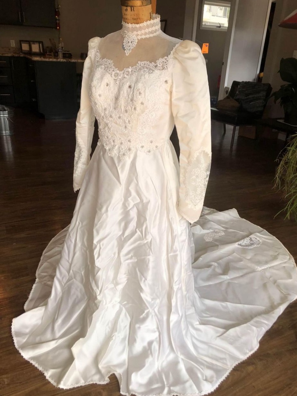 Classic Ivory Lace Long-Sleeve Bridal Gown